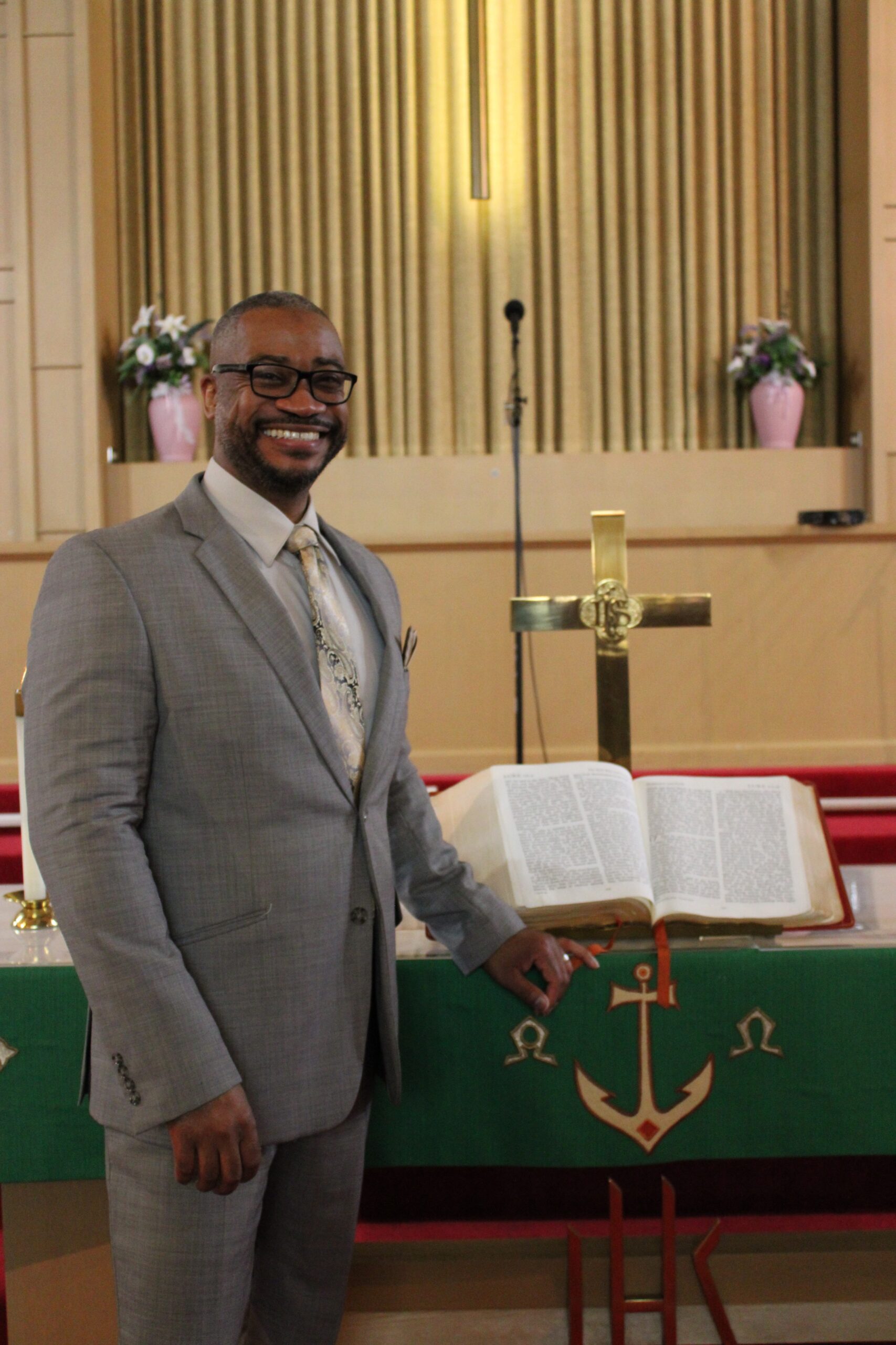 Rev Reno D Wright Standing next to the alter at Grace UCC